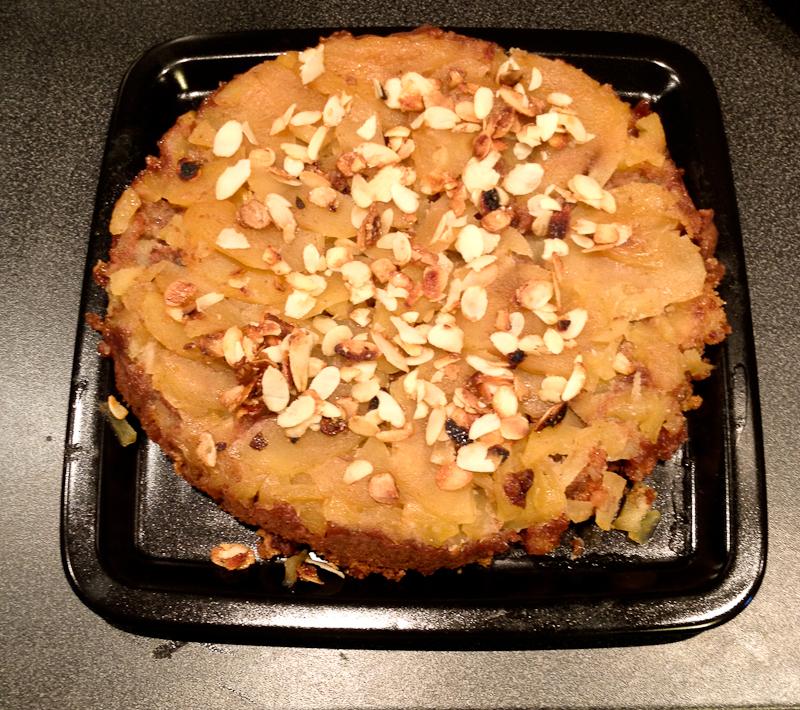 Tarte tatin aux pommes avec du gâteau marbré