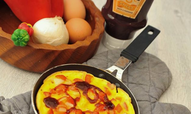 Petite omelette aux poivrons rouges et oignons doux sauce Heinz Barbecue