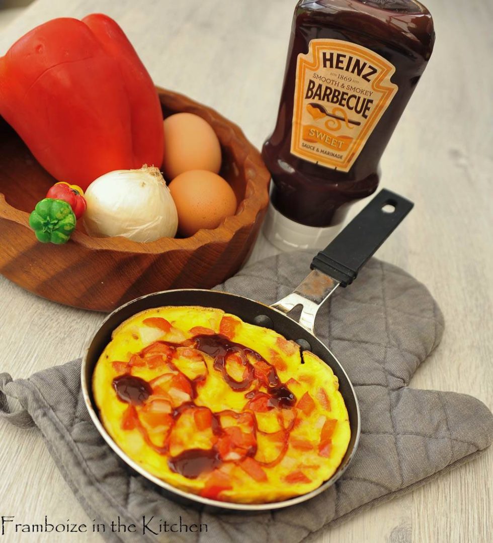 Petite omelette aux poivrons rouges et oignons doux sauce Heinz Barbecue