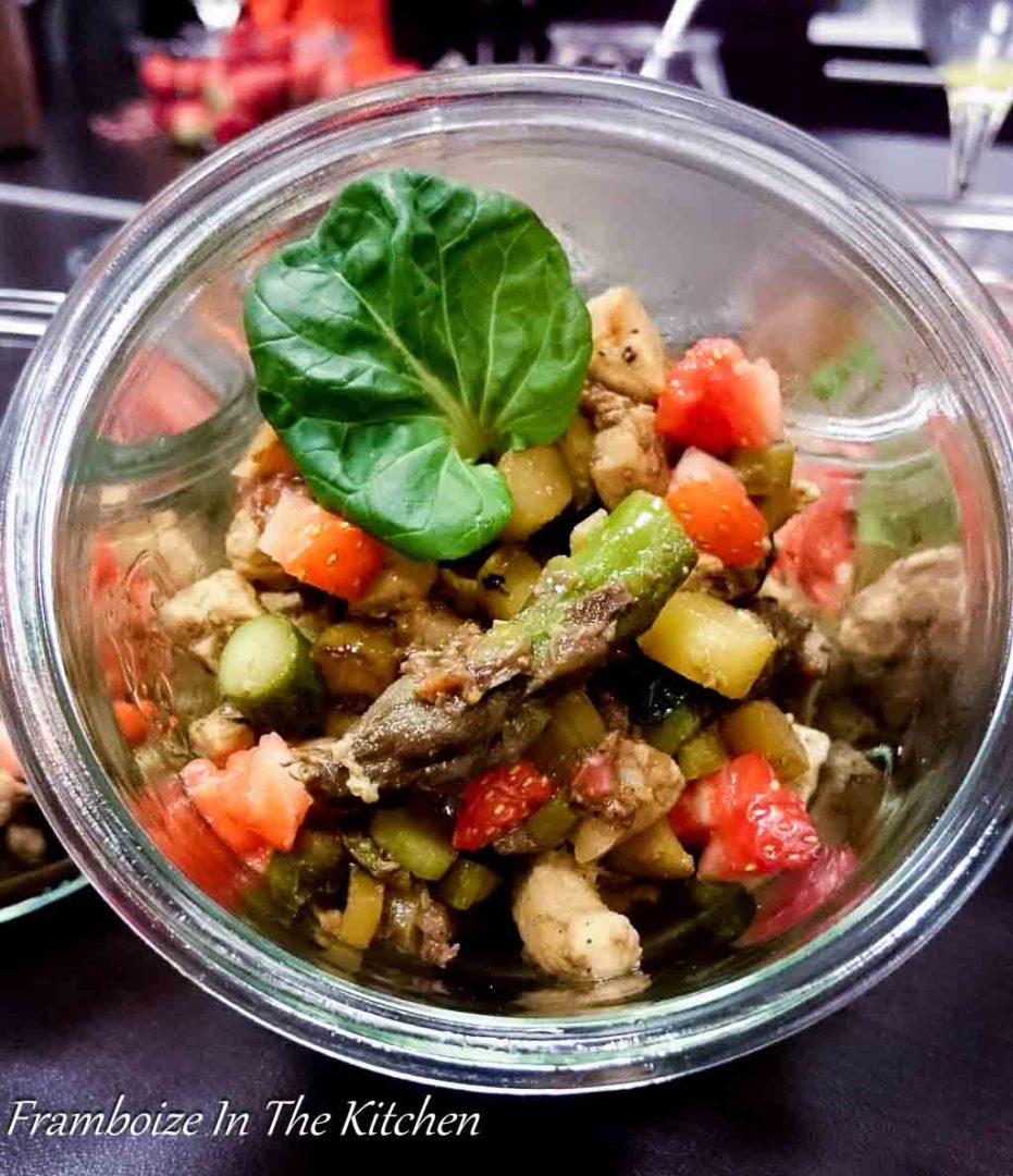 Wok de poulet avec ses asperges vertes et ses fraises Gariguette