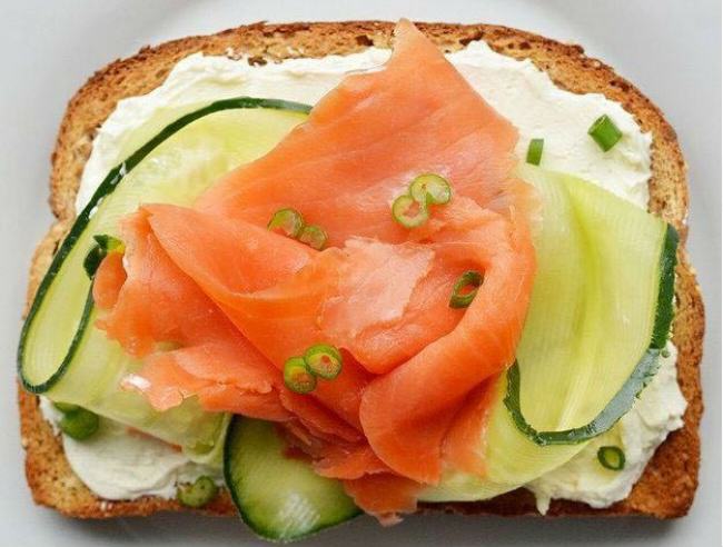 Recette Tartines au concombre et saumon fumé