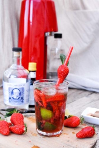 Mojito avec rhum diplomatico planas, fraises label rouge, sodastream eau gazeuse