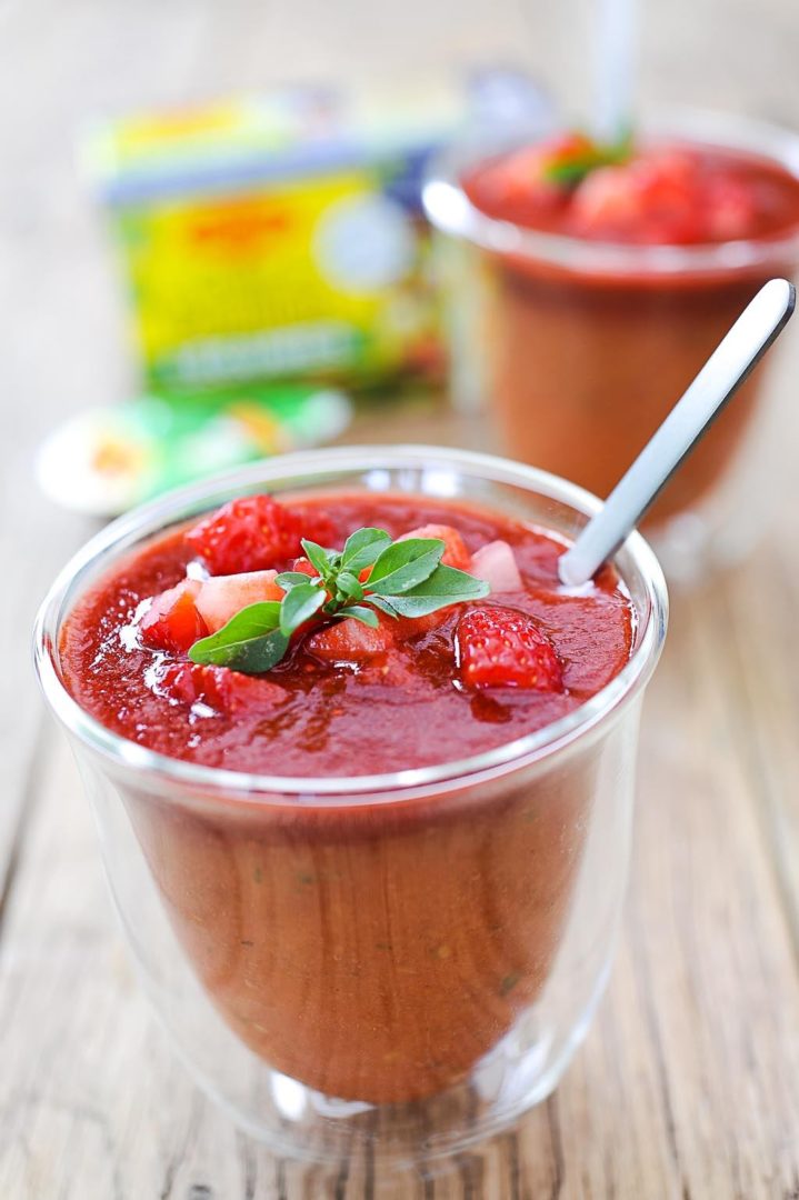 Tomates et fraises en soupe froide