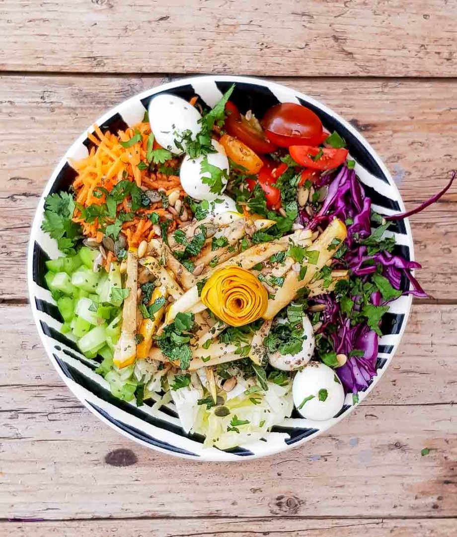 salade bowl avec des pommes tentation