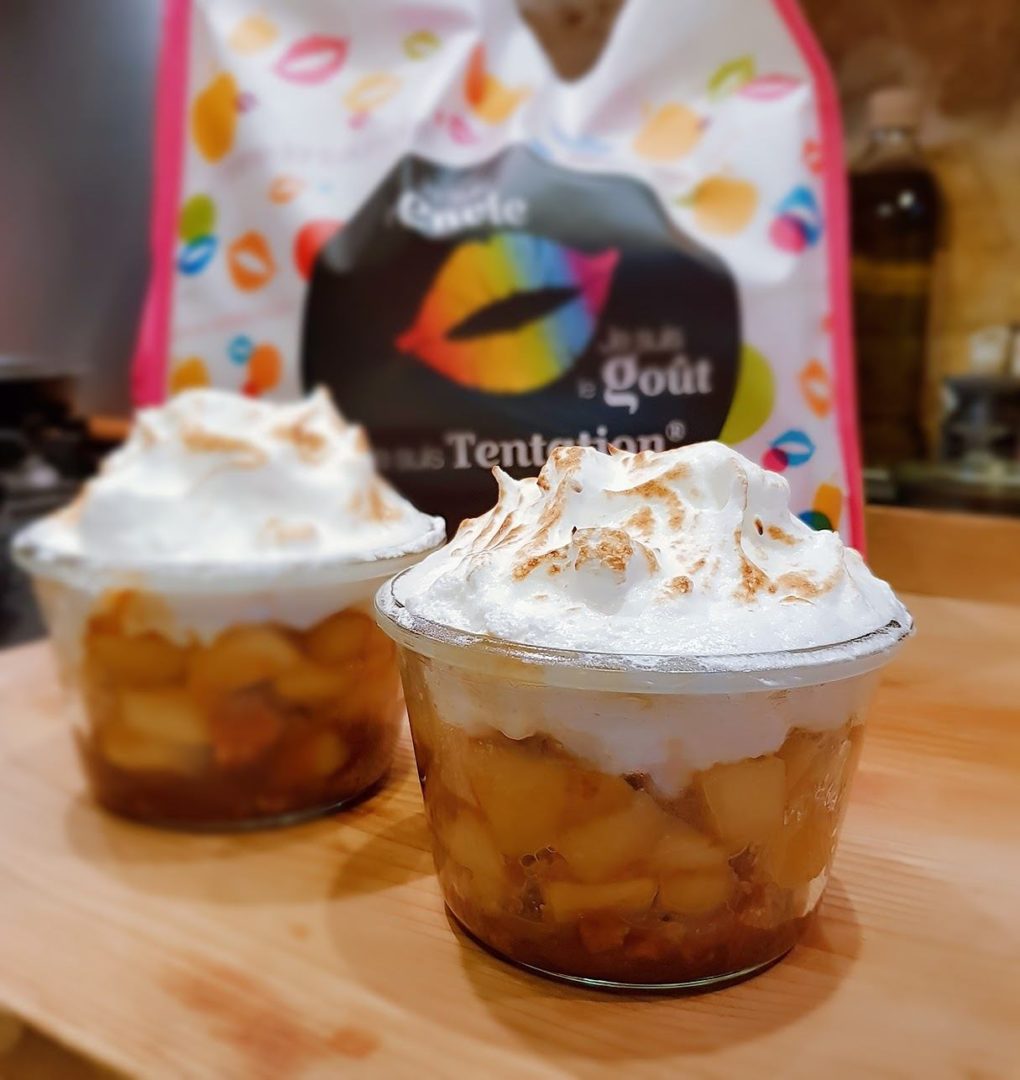Tarte aux pommes meringuée dans un bocal