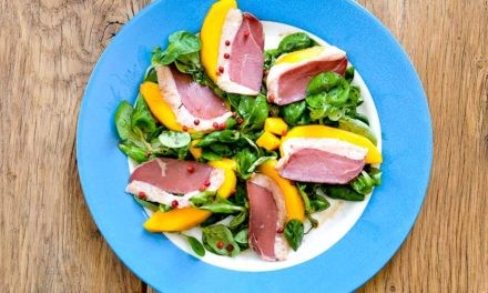 Magrets de canard, mangue et salade mâche