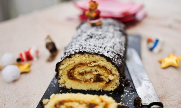 Bûche de Noël au chocolat, pommes Tentation et caramel au beurre salé