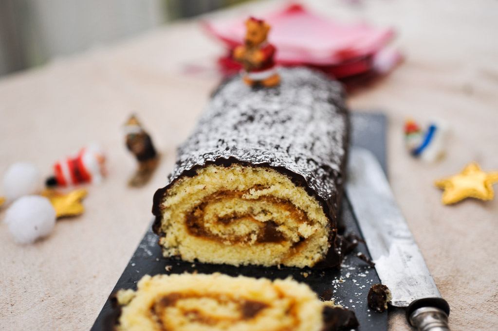 Buche De Noel Au Chocolat Pommes Tentation Et Caramel Au Beurre Sale