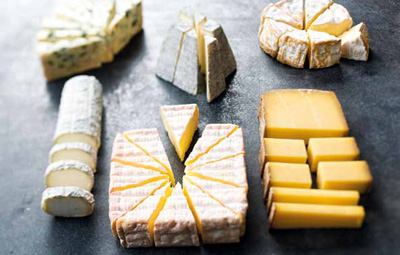 Comment découper vos fromages ? J’ai les réponses…