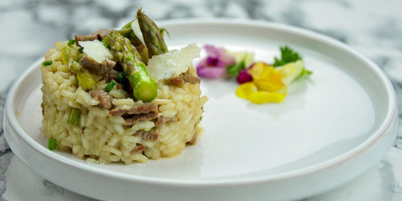 Risotto d’agneau aux asperges vertes et parmesan