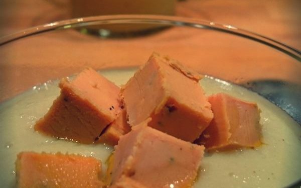 Velouté de topinambours aux dès de foie gras de canard artisanal Lartigue