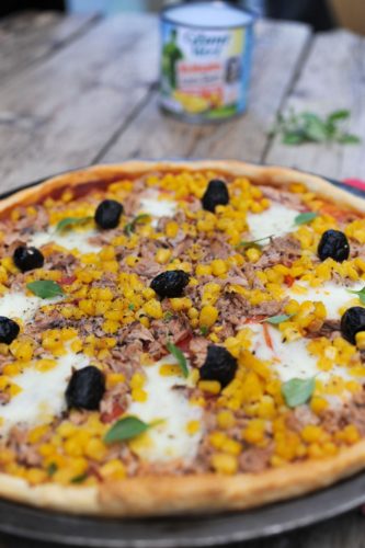 pizza maïs thon mozzarella et olives noires