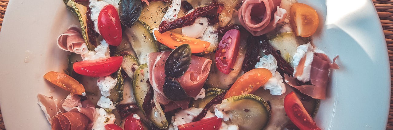 Salade de courgette crue, ricotta, et jambon italien