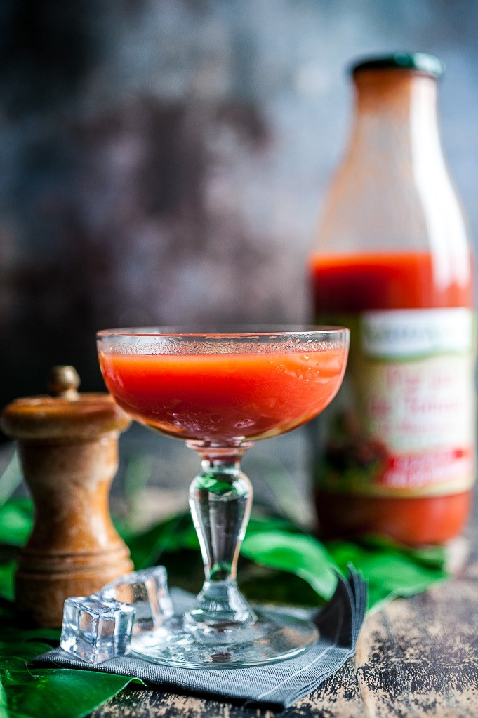 cocktail sans alcool délicieux Mocktail Virgin Mary avec soupe de tomates Marmande