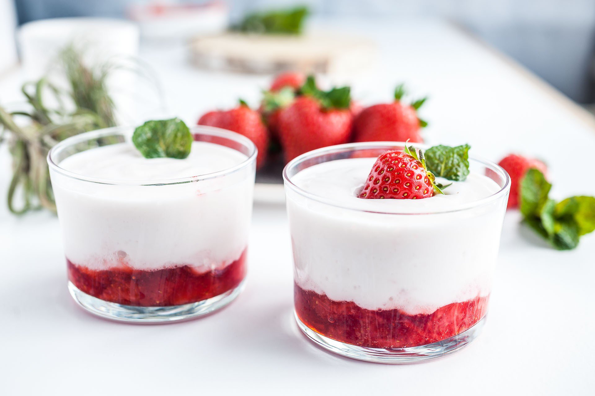 fraises et yaourt nature fouetté