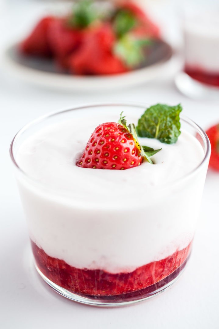 recette de fraises et yaourt nature fouetté au sucre