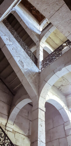 Chambery escalier cours interieur