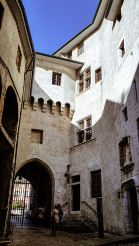 entrée chateau des ducs de savoie chambéry