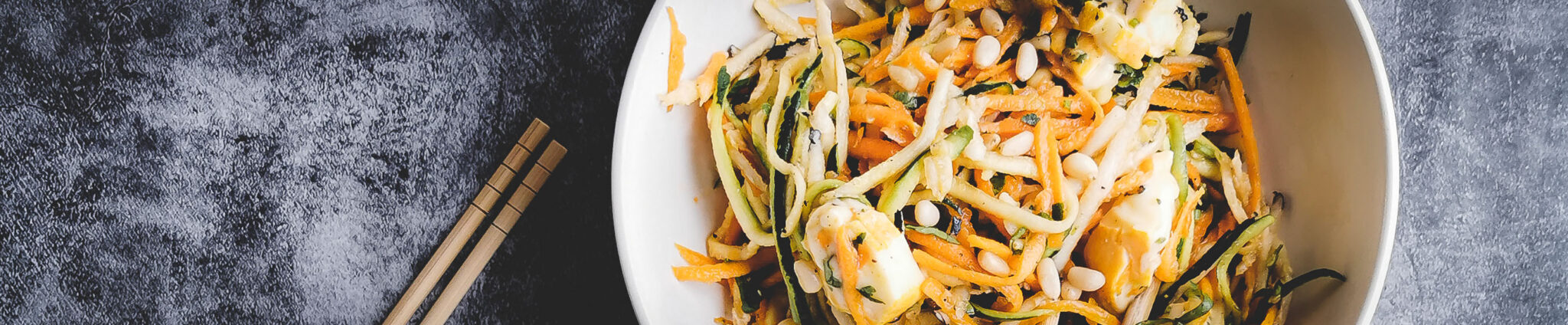 Salade de carottes, courgettes, radis noir et Reblochon de Savoie