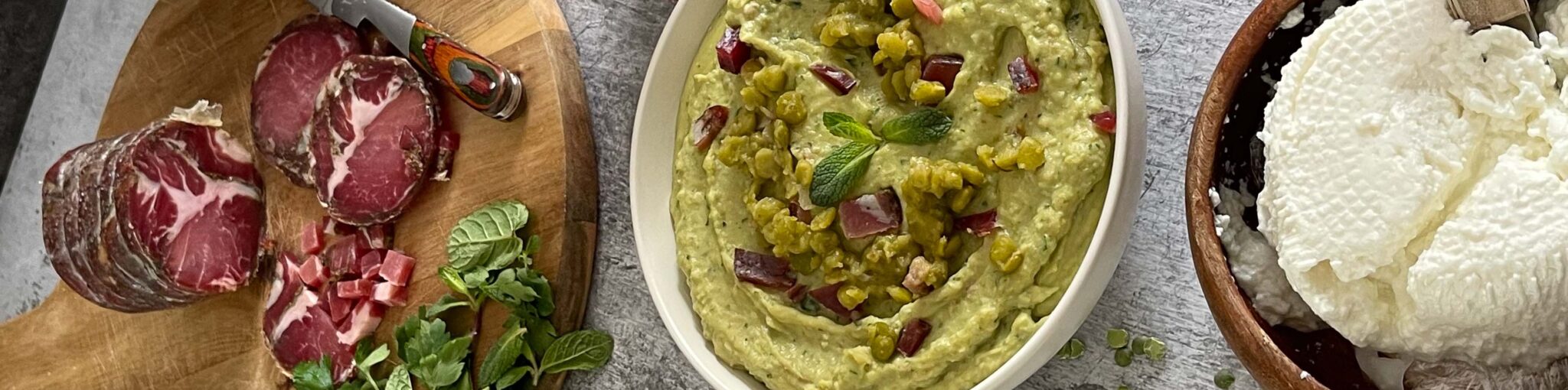 Purée de pois cassés au bruccio et lardons de coppa