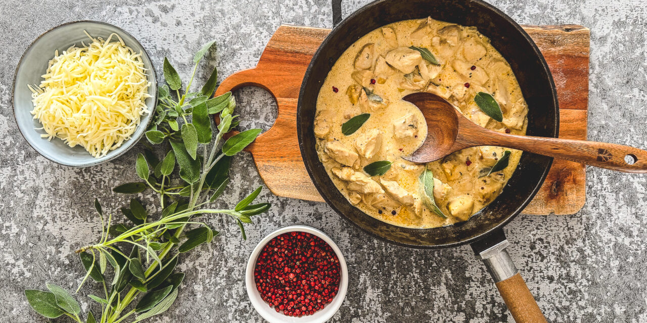 Poulet au citron corse, sauge fraîche et crème légère