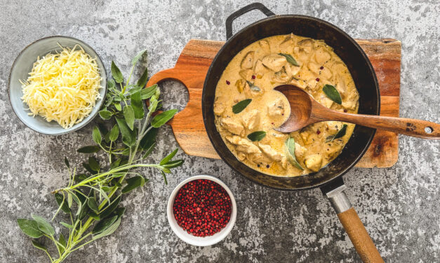 Poulet au citron corse, sauge fraîche et crème légère